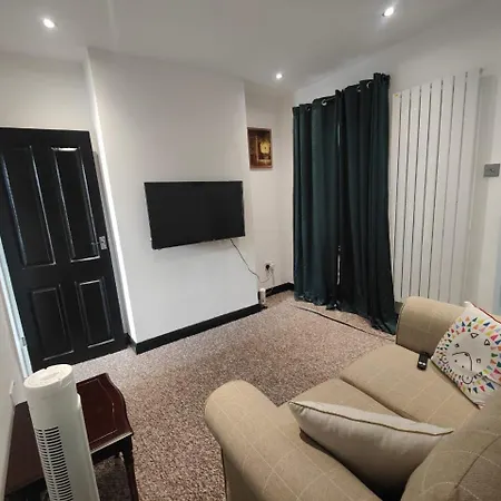 Cozy Luton Apartment Chatham  Exterior photo