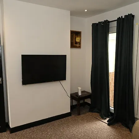 Cozy Luton Apartment Chatham  Exterior photo